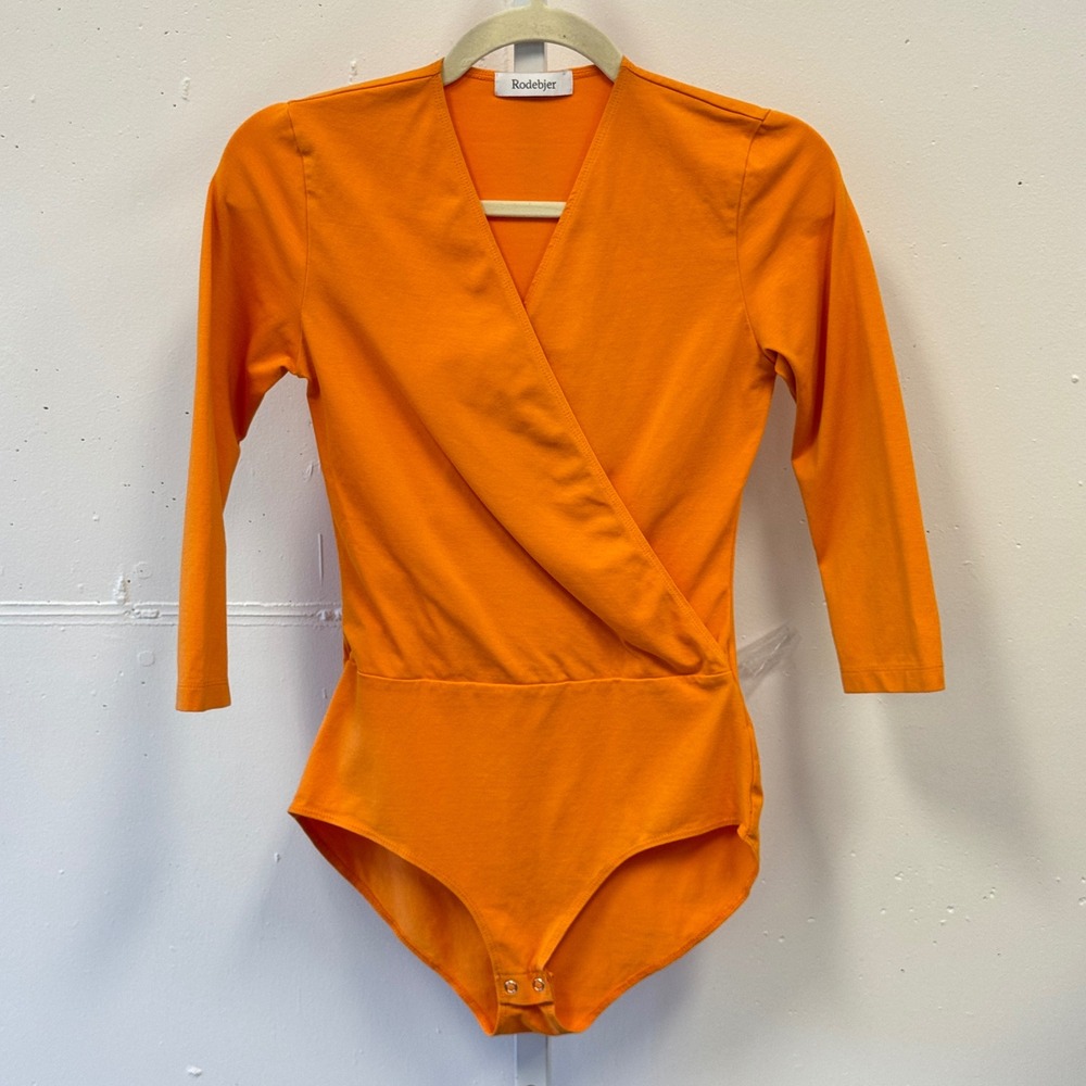 Rodebjer Louise Bodysuit Aprocot 3/4 Sleeve Soft Faux Wrap Small‎